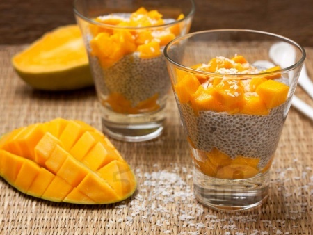 Здравословен плодов чия пудинг с манго и кокос - снимка на рецептата